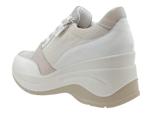 Sneakers donna IGI&CO Colette 7654111 in pelle e tessuto laminato. Comfort top con zeppa da 7 cm e chiusura zip. Scoprile su Laporta Calzature! <br /><br />Vuoi slanciare la silhouette senza rinunciare al comfort? <br />Le sneakers IGI&CO Colette 7654111 fanno al caso tuo! <br />Realizzate in pelle e tessuto laminato, combinano eleganza e traspirabilità. <br />La doppia chiusura con lacci e zip laterale assicura una calzata pratica e personalizzata, mentre il sottopiede imbottito in memory foam coccola ogni passo. <br />Il tocco in più? La zeppa ammortizzante da 7 cm che regala altezza e stabilità. <br />100% Made in Italy e disponibili su Laporta Calzature. <br />Non lasciartele sfuggire!