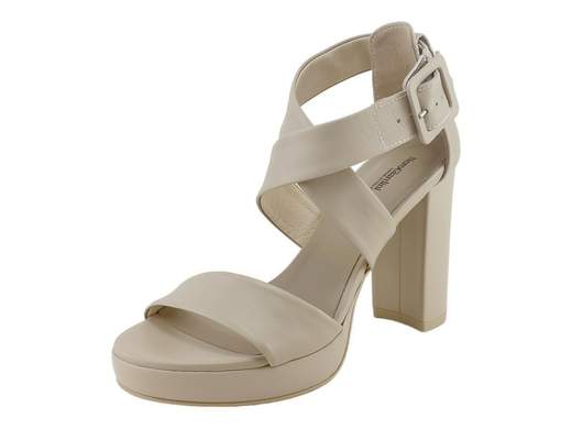 Elegante sandalo NeroGiardini con tallone chiuso e fasce incrociate sulla tomaia, tacco a blocco 10 cm e plateau 2 cm, disponibile nei colori nero e lino, ideale per cerimonie.