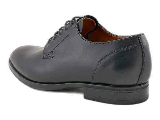 Stringata derby uomo NeroGiardini: eleganza e comfort top con pelle, suola antiscivolo e sottopiede DryGo. Scoprila ora!<br /><br />Stringata derby uomo NeroGiardini E400141UE: un grande classico rivisitato con comfort moderno. <br />Realizzata in pelle di qualità con allacciatura a 5 fori, questa scarpa è foderata interamente in pelle e dotata di sottopiede estraibile imbottito DryGo, per garantire igiene e traspirabilità tutto il giorno. <br />La suola in gomma antiscivolo è silenziosa e assicura una camminata stabile e discreta. <br />Perfetta per occasioni importanti o giornate lavorative con un tocco di classe. Non fartela scappare!