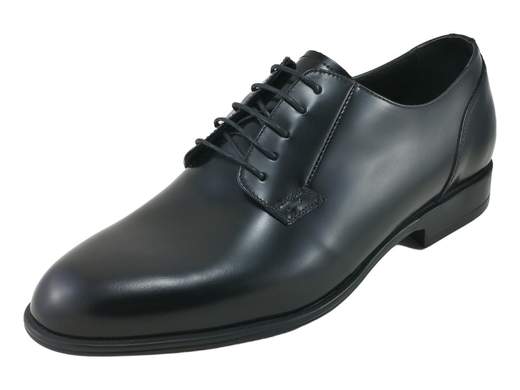 Stringata classica punta affusolata NeroGiardini in pelle nera spazzolata con suola sottile e sottopiede Memory Foam per cerimonie e gala. Prodotto Made in Italy.