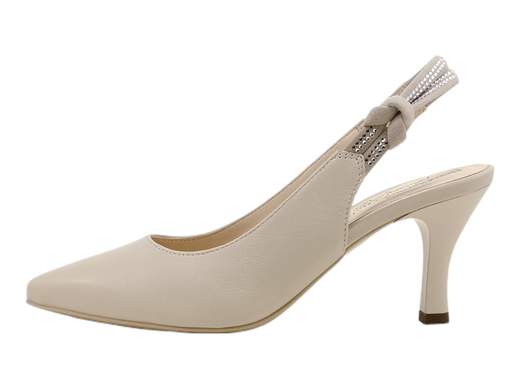 Slingback NeroGiardini E218341DE: scintilla ad ogni passo!<br />Pelle, cinturino con strass, sottopiede imbottito, suola antiscivolo, tacco a spillo di 7 cm e comode.