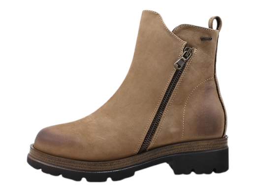 Scopri gli Stivaletti Donna IGI&CO 6686211 in nabuk Taupe effetto vintage con doppia zip e suola carrarmato. Eleganti e pratici, acquistali ora su Laporta Calzature! <br /><br />Gli Stivaletti Donna IGI&CO 6686211, disponibili su Laporta Calzature, sono la scelta ideale per chi cerca uno stile raffinato con un pizzico di grinta. Realizzati interamente in pelle nabuk color Taupe con un elegante effetto vintage, questi stivaletti aggiungono un tocco distintivo a ogni outfit. <br />La doppia zip laterale, di cui una funzionale, rende la calzata comoda e pratica, perché anche i dettagli contano! <br />Il sottopiede imbottito in pelle garantisce comfort per tutto il giorno, mentre la robusta suola carrarmato con tacco a blocco di 3 cm unisce stabilità e carattere. <br />Perfetti per un look da ufficio o una serata rilassata con gli amici. <br />Non rinunciare allo stile e alla praticità: acquista ora su Laporta Calzature e cammina con classe!