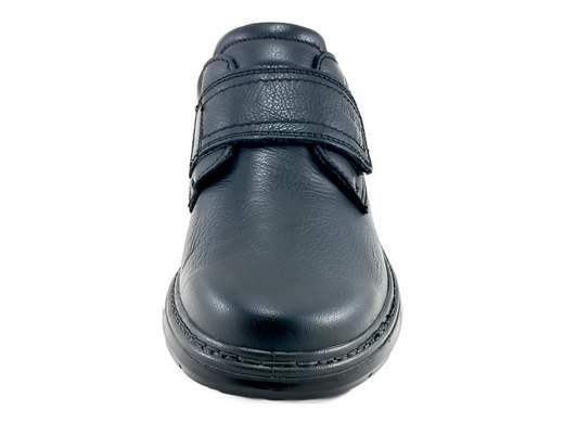 Scarpe basse comfort uomo con strappo, leggere e ammortizzate, ideali per camminare a lungo con praticità e comodità quotidiana.<br /><br />Queste scarpe basse da uomo sono progettate per offrire massimo comfort, praticità e leggerezza, ideali per un utilizzo quotidiano e prolungato. La tomaia è realizzata in morbida pelle nappa bottalata color nero, resistente ma estremamente flessibile, abbinata a una fodera in tessuto tecnico traspirante che aiuta a mantenere il piede asciutto anche dopo molte ore.<br /><br />La calzata è davvero comoda e accogliente grazie alla soletta estraibile e traspirante in pelle memory foam, che assicura ammortizzazione, supporto e benessere costante durante la camminata. La chiusura con strappo centrale rende la scarpa facile da indossare e regolare, garantendo una tenuta stabile e personalizzata, perfetta anche per chi cerca rapidità e semplicità senza rinunciare al comfort.<br /><br />Il fondo platform in poliuretano da 3 cm è leggero, flessibile e ammortizzante, pensato per ridurre l’affaticamento del piede e accompagnare con naturalezza anche lunghe camminate. Una scarpa pratica, affidabile e versatile, adatta al tempo libero, alle commissioni quotidiane e all’uso urbano, ideale per chi privilegia la comodità assoluta.<br /><br />Una scelta sicura per affrontare la giornata con comfort continuo, facilità di calzata e qualità Made in Italy. Scoprile ora e rendi più leggere tutte le tue giornate.