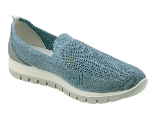 Scopri i Mocassini Donna IGI&CO 5660622 Ellen in tessuto color cielo puntinato argento, freschi e comodi, su Laporta Calzature. Acquista ora!<br /><br />I Mocassini Donna IGI&CO 5660622 Ellen, disponibili su Laporta Calzature, sono la scelta ideale per chi cerca comfort e freschezza durante le mezze stagioni e le giornate estive. <br />Realizzati in morbido tessuto color cielo puntinato argento, questi mocassini garantiscono traspirabilità e uno stile elegante. <br />La comoda zeppa sportiva di 3,5 cm offre stabilità e praticità, perfetta per affrontare la vita urbana con stile. <br />Il morbido sottopiede estraibile in pelle assicura comfort per tutto il giorno, rendendoli ideali per un utilizzo prolungato. <br />Made in Italy, questi mocassini rappresentano la qualità e la raffinatezza dell’artigianato italiano. <br />Non perdere l'occasione di aggiungere un tocco di eleganza al tuo look, acquista ora su Laporta Calzature!