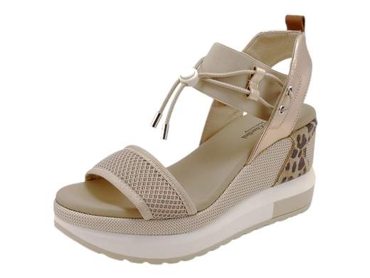 Acquista i sandali donna NeroGiardini E307750D su Laporta Calzature. Comodi, traspiranti e alla moda, perfetti per ogni look. Scopri di più e ordina ora.<br /><br />I sandali donna NeroGiardini E307750D, disponibili su Laporta Calzature, sono l'ideale per chi cerca un look originale e grintoso. Realizzati in materiale tecnico e tela, offrono un design moderno e di tendenza. L'interno in pelle garantisce un comfort duraturo, mentre la chiusura con elastico e lacci a chiusura rapida rende questi sandali estremamente facili da indossare. Il sottopiede imbottito in pelle assicura traspirabilità, igiene e comodità, permettendoti di indossarli per lunghe ore senza problemi. La zeppa bi-materiale alta 8 cm aggiunge un tocco di stile e slancio alla tua figura. Made in Italy, questi sandali rappresentano l'eccellenza artigianale italiana. Arricchisci il tuo guardaroba con un paio di sandali che uniscono stile, comfort e praticità. Ordina subito su Laporta Calzature e cammina con eleganza e sicurezza!