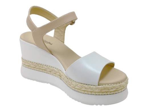 Scopri i Sandali Donna NeroGiardini E410561D in pelle bicolore con zeppa decorata, comodi e trendy, su Laporta Calzature. Acquista ora!<br /><br />I Sandali Donna NeroGiardini E410561D, disponibili su Laporta Calzature, sono il perfetto connubio di stile e comfort. <br />Realizzati in pelle bicolore con fodera in pelle, offrono una calzata piacevole e duratura. <br />Il cinturino alla caviglia assicura una stabilità ottimale, mentre il sottopiede imbottito in pelle aggiunge ulteriore comodità. <br />La zeppa di 8,5 cm, decorata con rafia e borchie, dona un tocco di originalità e garantisce altezza senza sacrificare il comfort. <br />Questi sandali sono un must-have nel guardaroba di ogni donna e incarnano l'eccellenza del Made in Italy. <br />Non perdere l'occasione di aggiungere un tocco di classe al tuo look, acquista ora su Laporta Calzature!