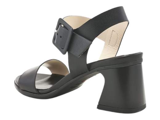 Sandali con tacco NeroGiardini in pelle, eleganti e comodi con fibbia glam e tacco 6 cm. Perfetti per ogni occasione. Scopri lo stile Made in Italy!<br /><br />I sandali donna NeroGiardini E513240D con tacco sono la tua arma segreta per sfoggiare eleganza e sicurezza… senza rinunciare alla comodità. <br />Realizzati interamente in pelle, con fodera coordinata e sottopiede leggermente imbottito (perché sì, il comfort è sexy!), questi sandali con cinturino alla caviglia e maxi fibbia squadrata ti faranno brillare. <br />Il tacco sagomato da 6 cm slancia senza sacrifici, mentre la suola in gomma antiscivolo ti tiene salda anche nei momenti più “scivolosi”.<br />Perfetti per cerimonie, cene eleganti, party estivi o anche solo per sentirti incredibile il lunedì mattina.<br />*Made in Italy*, perché anche i tuoi piedi meritano il meglio.<br />Mettili al carrello prima che lo faccia qualcun'altra!