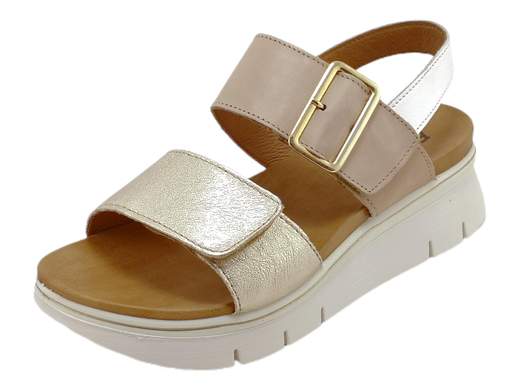 Scopri i Sandali Donna ENVAL Soft 5793633 Sharon in pelle bicolore con fasce regolabili, comodi e flessibili, su Laporta Calzature. Acquista ora!<br /><br />I Sandali Donna ENVAL Soft 5793633 Sharon, disponibili su Laporta Calzature, offrono un perfetto equilibrio tra eleganza e comfort. <br />Realizzati in pelle bicolore, questi sandali sono dotati di due fasce regolabili a strappo che permettono una calzata comoda e personalizzata per ogni piede. <br />Il fondo zeppa di 4 cm è leggero e flessibile, garantendo agilità e supporto ottimali. Il sottopiede morbido in pelle offre un comfort eccezionale e una stabilità duratura, ideale per un uso prolungato. <br />Orgogliosamente Made in Italy, questi sandali rappresentano la qualità e lo stile italiani. <br />Non perdere l'opportunità di aggiungere un tocco di classe al tuo guardaroba, acquista ora su Laporta Calzature!
