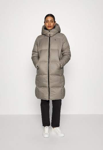 CALVIN KLEIN JEANS J20J219820