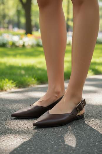 STILL Décolleté Slingback Donna Marrone con Punta Affusolata e Fibbia