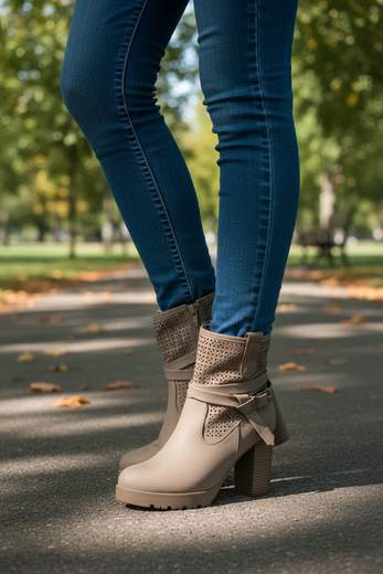 STILL Stivaletti Beige Donna con Tacco Alto e Dettagli Traforati