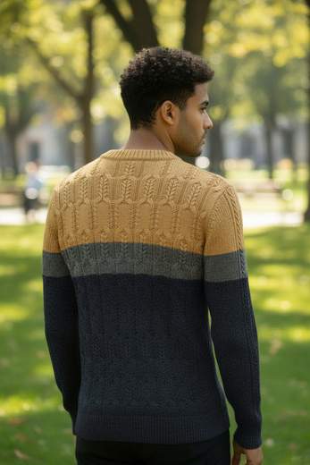 Il design girocollo e le linee essenziali rendono questo maglione ideale per outfit casual moderni e facilmente abbinabili.