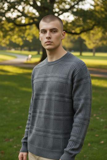 Maglione Uomo Girocollo Casual

Il design girocollo e le linee essenziali rendono questo maglione perfetto per outfit casual moderni e versatili.