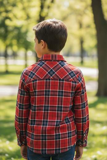 STILL Camicia Bambino a Quadri: Il Tocco di Stile che Fa la Differenza nel Look Quotidiano