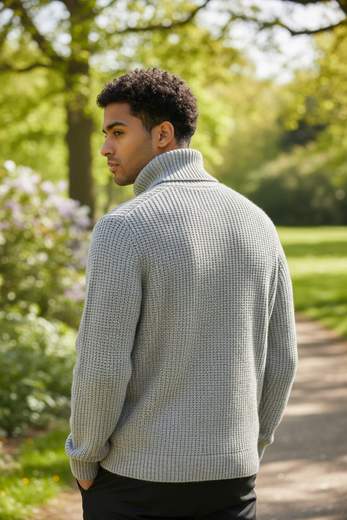 STILL Maglione Dolcevita Uomo: eleganza essenziale e texture contemporanea