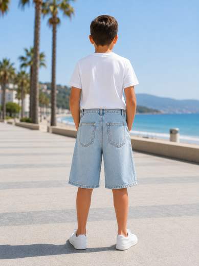 STILL Bermuda Bambino in Denim Chiaro dal Taglio Ampio