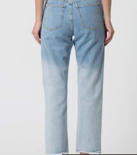 Donna Il jeans modello Baman di Kocca ha la vita alta ed è a gamba dritta ampia alla caviglia sfrangiato. Il tessuto confort dona al jeans un'ottima e confortevole vestibilità. Il denim è leggero , particolarmente adatto alla stagione estiva jeans