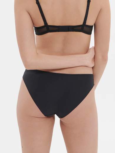 simone pérèle 1E2720 Intrigue