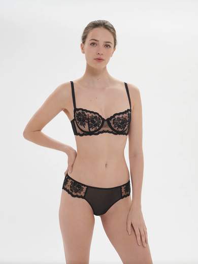 simone pérèle 1E2710 Intrigue
