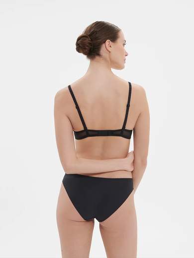simone pérèle 1E2720 Intrigue