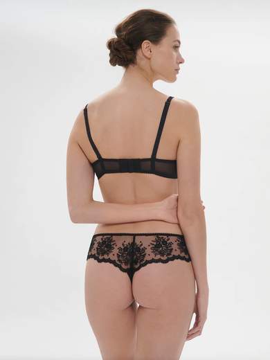 simone pérèle 1E2710 Intrigue