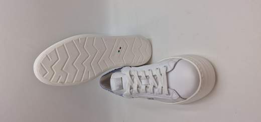 NERO GIARDINI SNEAKER IN PELLE CAMOSCIO E STRASS