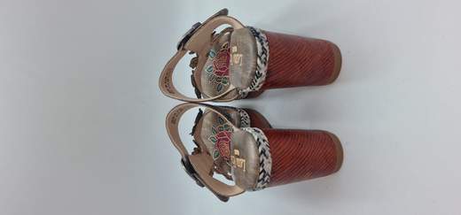 LAURA VITA SCALZATO IN PELLE