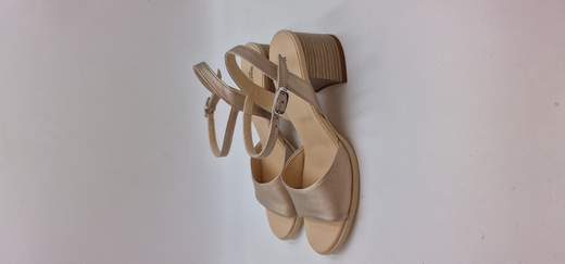 NERO GIARDINI SANDALO IN PELLE LAMINATA