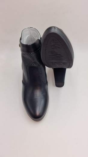 NERO GIARDINI STIVALETTO IN PELLE