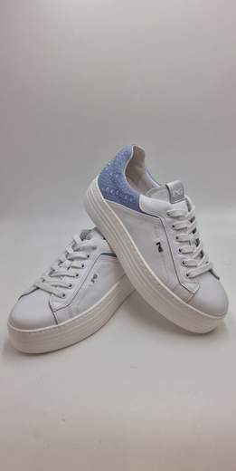 NERO GIARDINI SNEAKER IN PELLE CAMOSCIO E STRASS