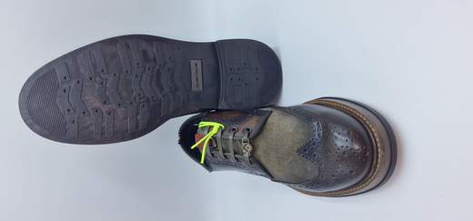 AMBITIOUS DERBY IN PELLE E CROSTA