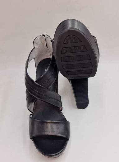 NERO GIARDINI SANDALO IN NAPPA