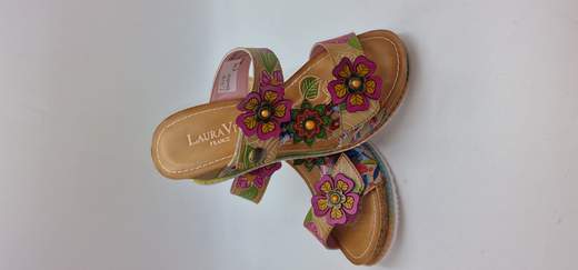 LAURA VITA SCALZATO IN PELLE